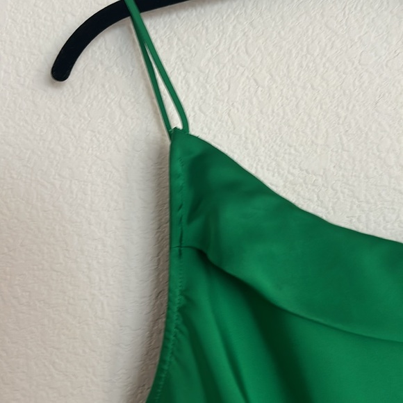 NWT ASTR THE LABEL Kelly Green one shoulder blouse S - Picture 4 of 9